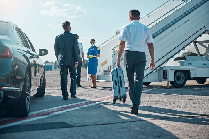 Hamad Airport Transfer Service – 24/7 Door-to-Door Transport photo 4